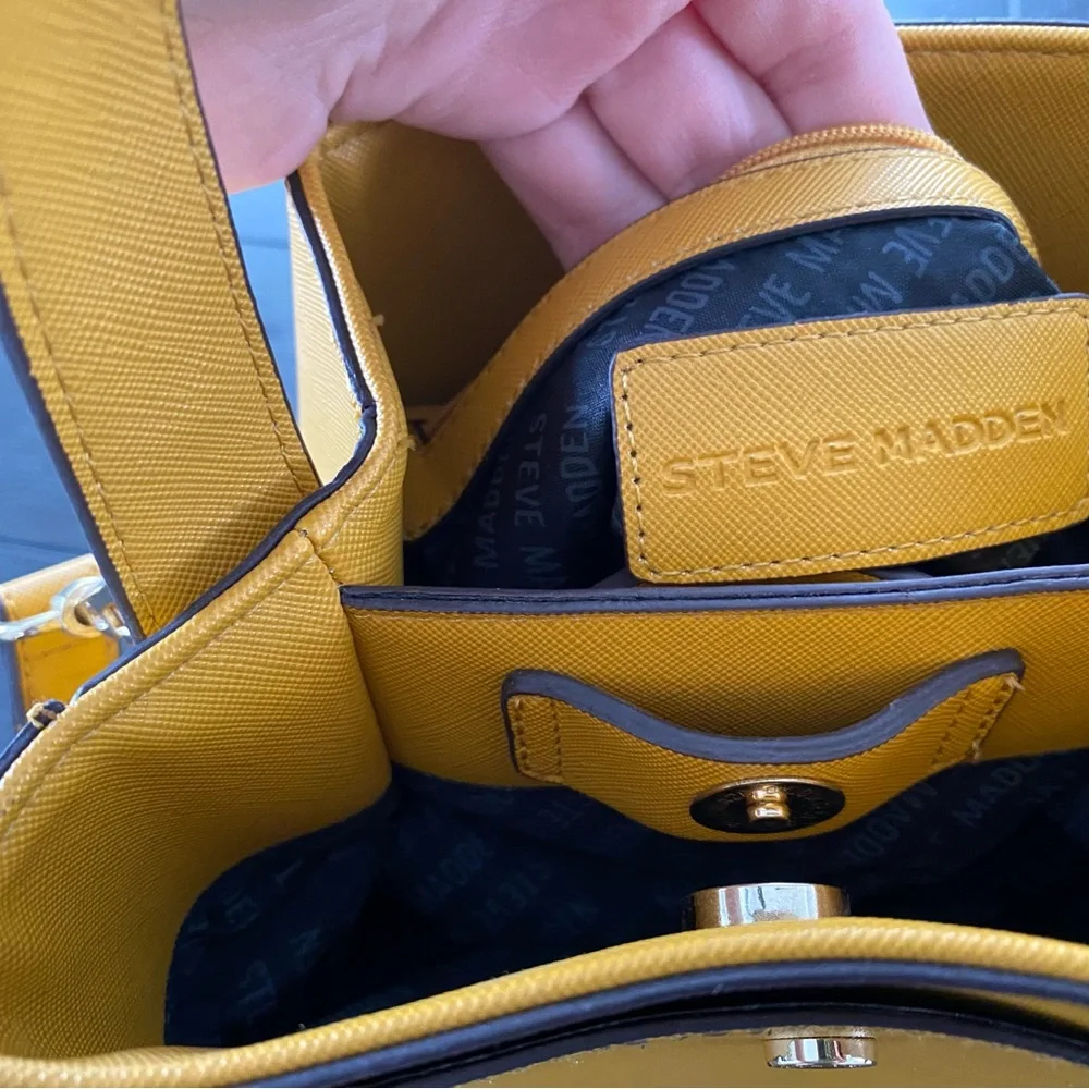 Steve Madden Purse - Picture 3 of 3
